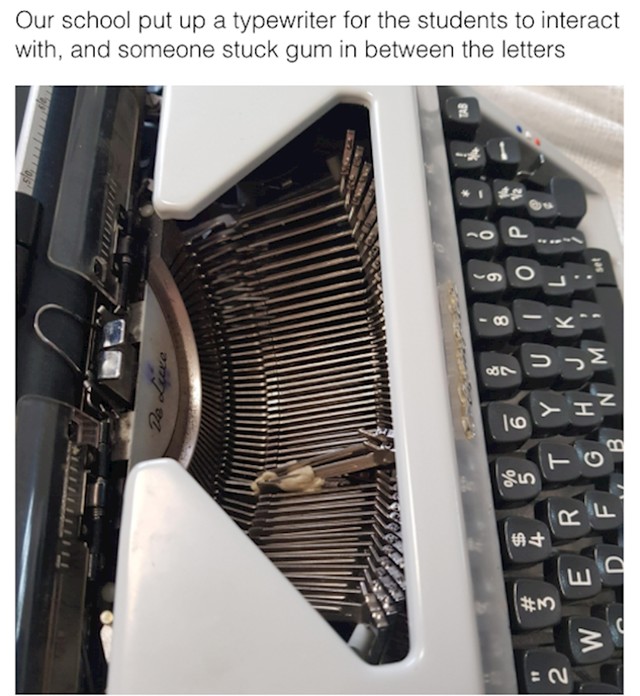 😠