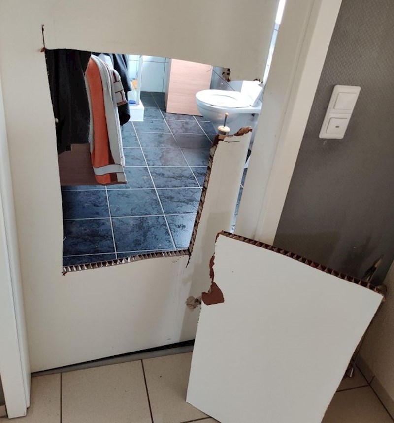 "Jutros smo evakuirali tatu iz zaključanog WC-a"