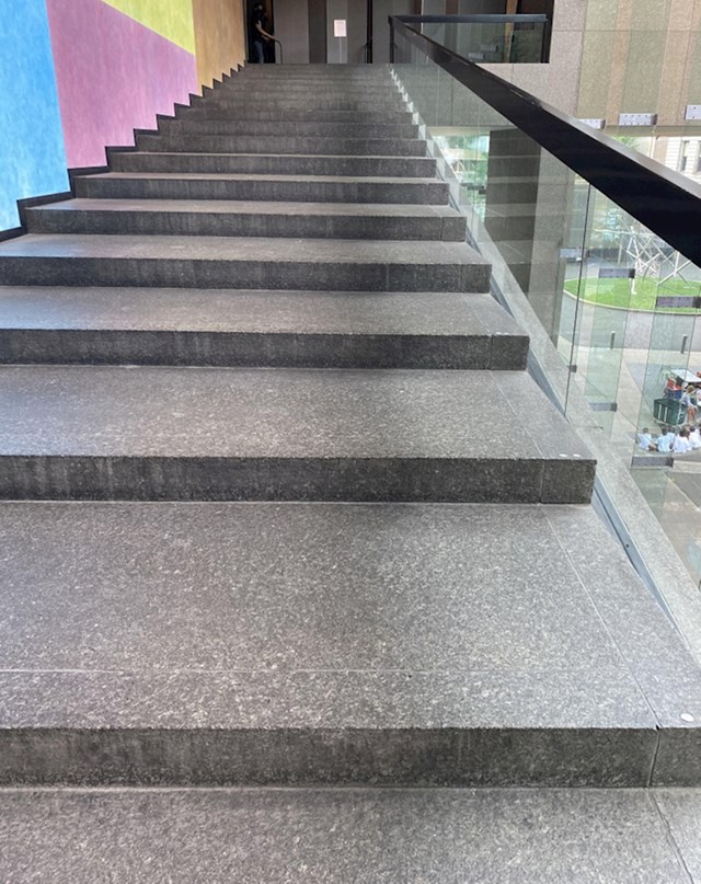 Stepenice preduge za jedan korak, prekratke za dva