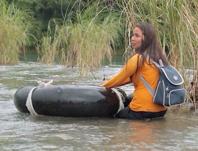 Ova filipinska učiteljica prijeđe opasnu rijeku dva puta dnevno kako bi mogla doći svoje škole