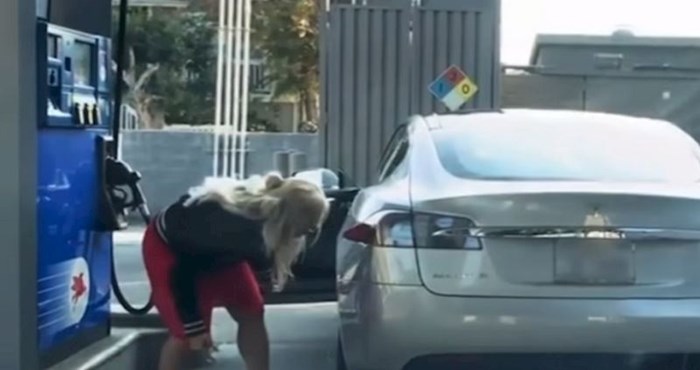 Internet umire od smijeha na snimku žene koja traži spremnik za gorivo, shvaćate li u čemu je fora?