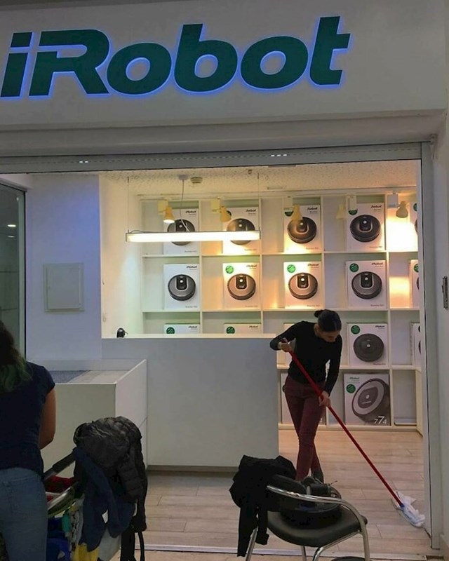 Kako se čisti pod u trgovini pametnih usisivača