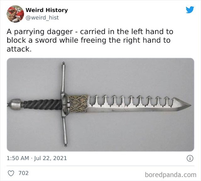Parni bodež nosio se u lijevoj ruci i njime se blokirao mač protivnika, a istovremeno je desna ruka bila slobodna za borbu.