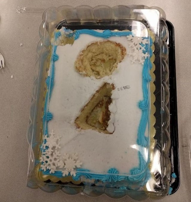 "Kolegica ide u mirovinu i kupili smo joj tortu za proslavu. Netko je napravio ovo"