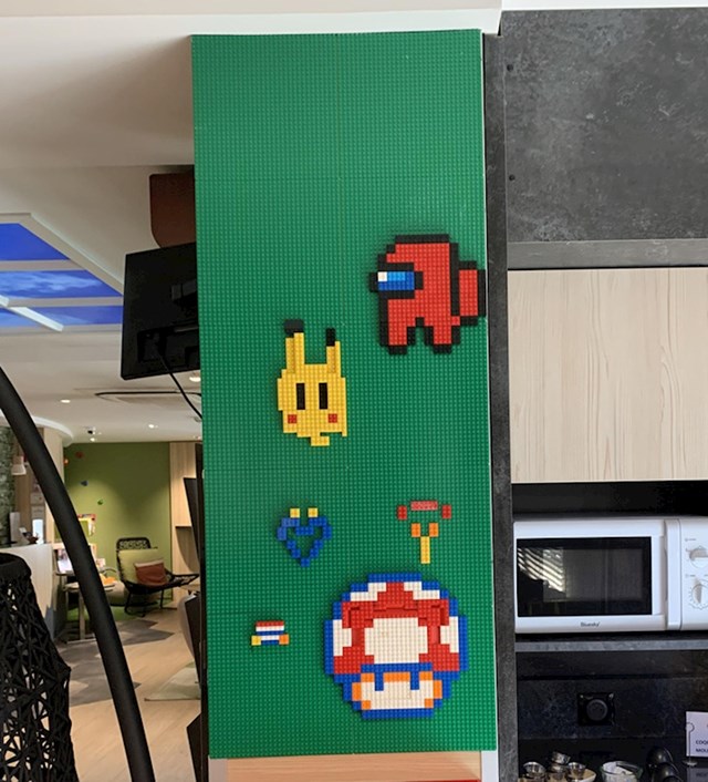 Hotel u kojem odsjedam ima zid od Lego kockica