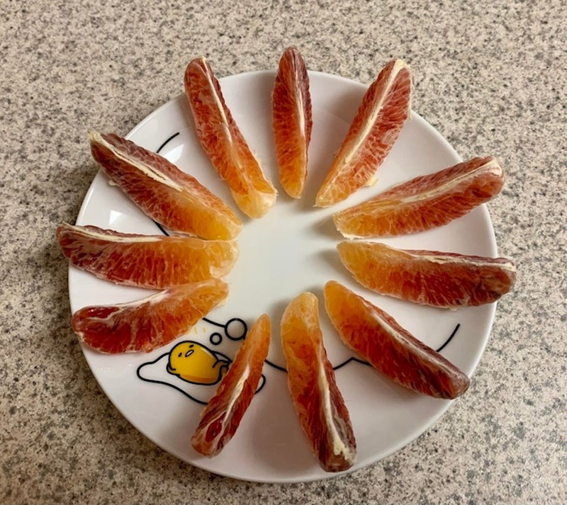 Pogledajte ovo prelijevanje boja u jednoj crvenoj naranči