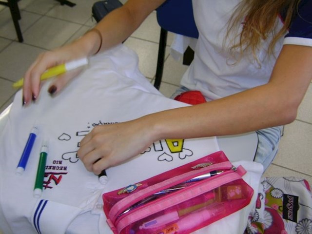 Potpisivanje majica na kraju školske godine