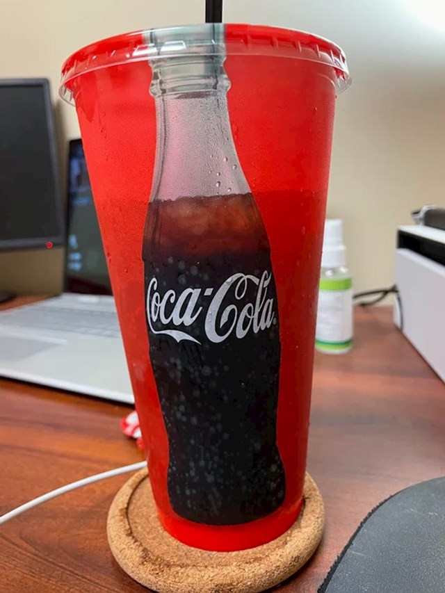 Boca Coca-Cole je prozirna, pa vidite koliko ste popili