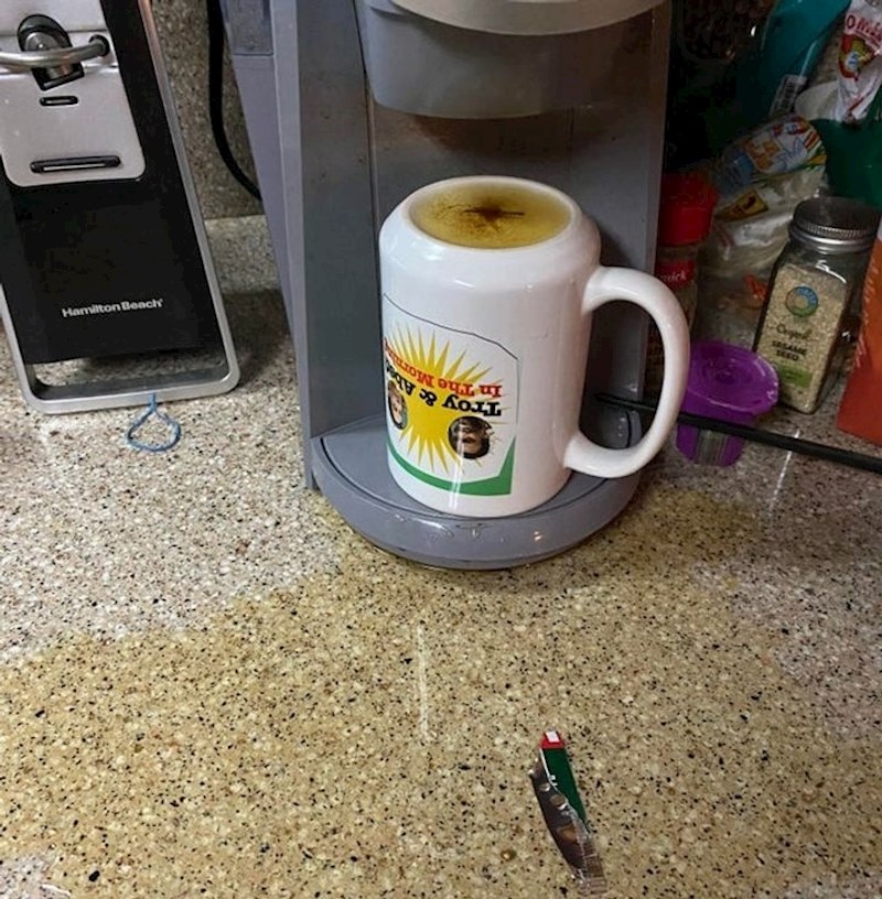 Kada još ne otvoriš oči do kraja, a kreneš raditi kavu