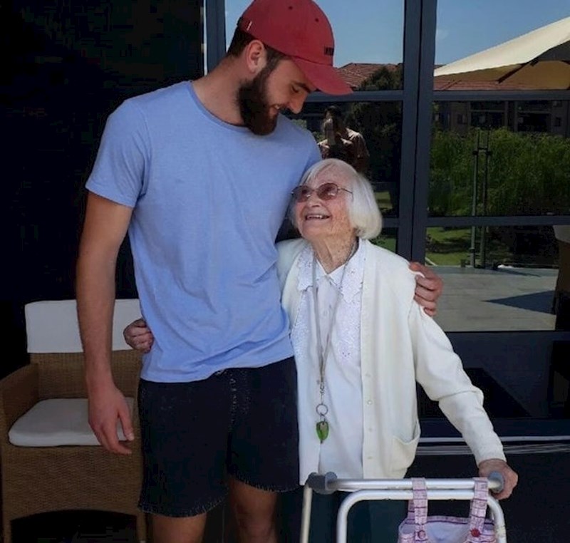 Unuk (19) i baka (100) dijele rođendan!