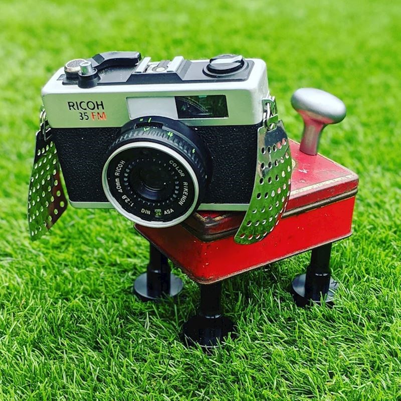 Pas-robot napravljen od starih predmeta