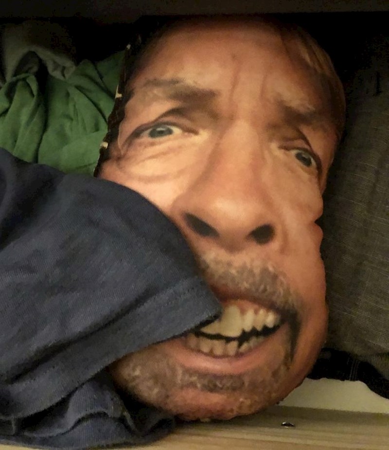 "Mama je naručila jastuk s printom tatinog lica i sad ga premješta po kući da na plaši"