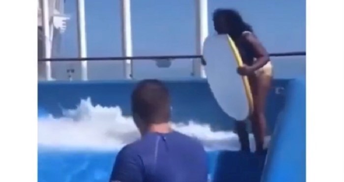 VIDEO Nespretna žena ruši sve pred sobom dok pokušava surfati na umjetnim valovima