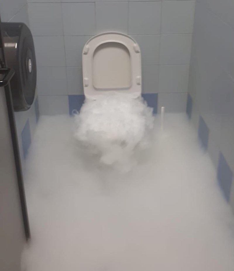 Izgleda kao da se feniks diže iz pepela