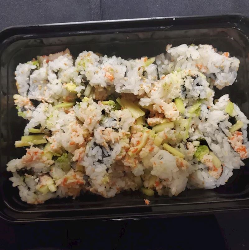 Kolega ovako jede sushi. Fuj!