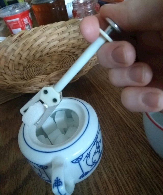 Sprava za dohvaćanje šećera u kocki