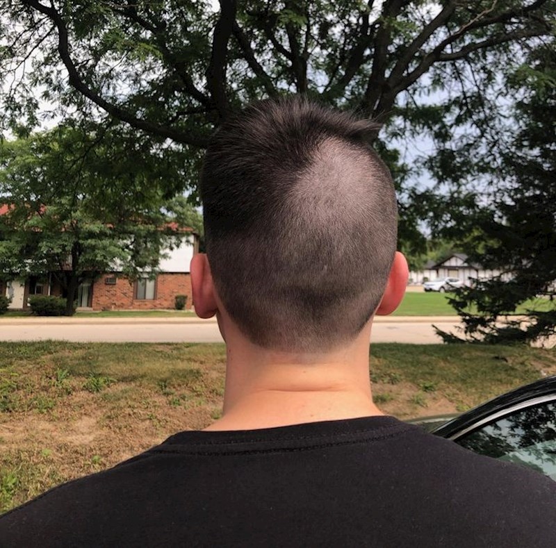 "Sad mi je jasno zašto mi frizer nije pokazao kako izgledam s leđa..."