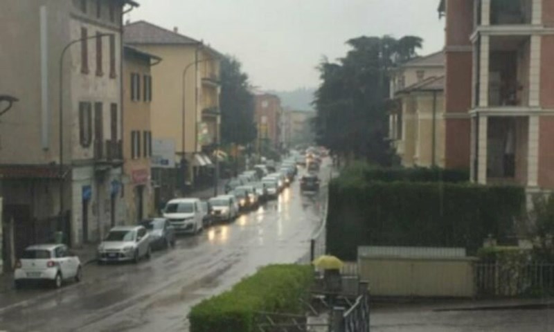 5. Vozači misle da su u koloni