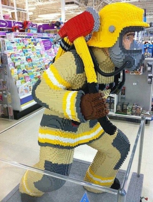Vatrogasac napravljen od Lego kockica