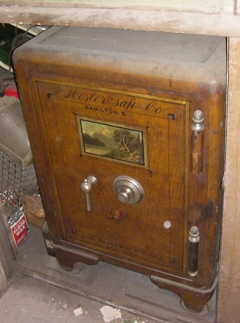 "Pronašao sam stari sef u podrumu kuće"