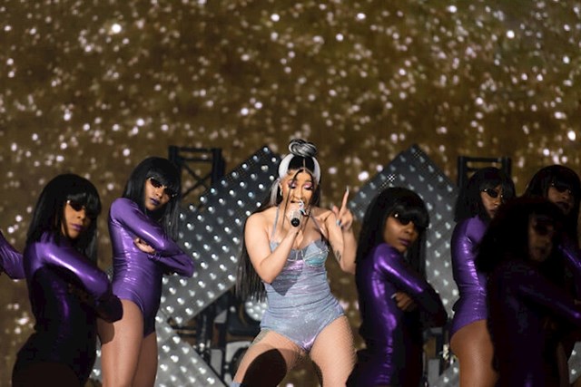 "Kada su mi mlađe kolegice imale potrebu objasniti tko je Cardi B. Ne, nisam ih pitala i da, znam tko je ona, ali valjda izgledam toliko staro da su kolegice samo odlučile da ne znam za nju"