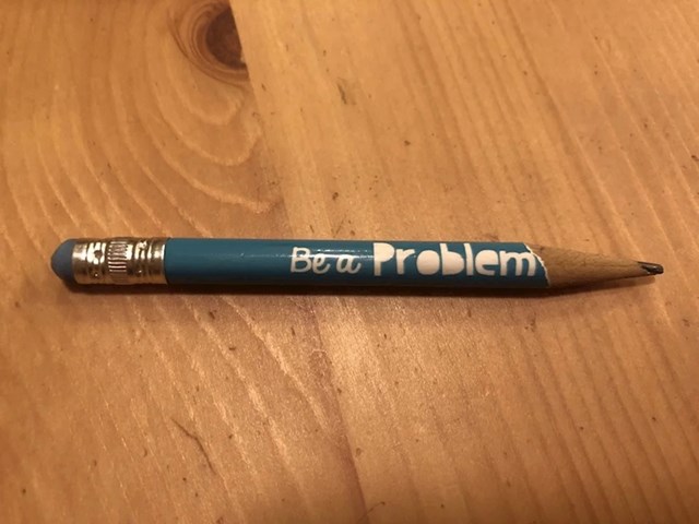 Pisalo je "Be a problem solver", ali dizajner nije računao da će se olovka kad tad morati naoštriti