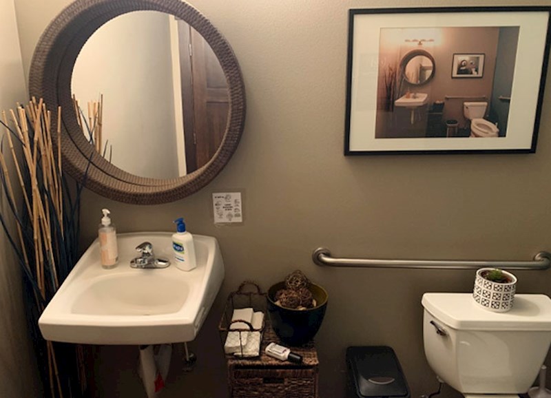 19. Zid kupaone ukrasili su slikom iste te kupaonice