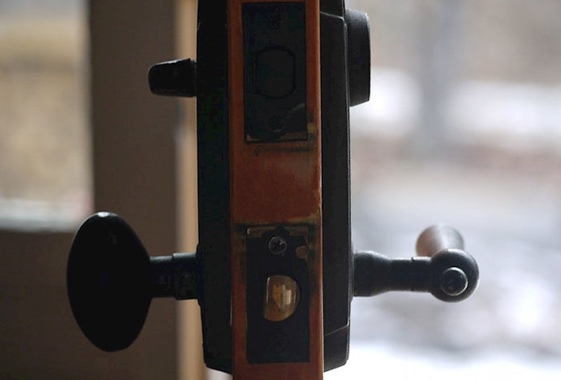 Kada hlačama zapneš za kvaku!