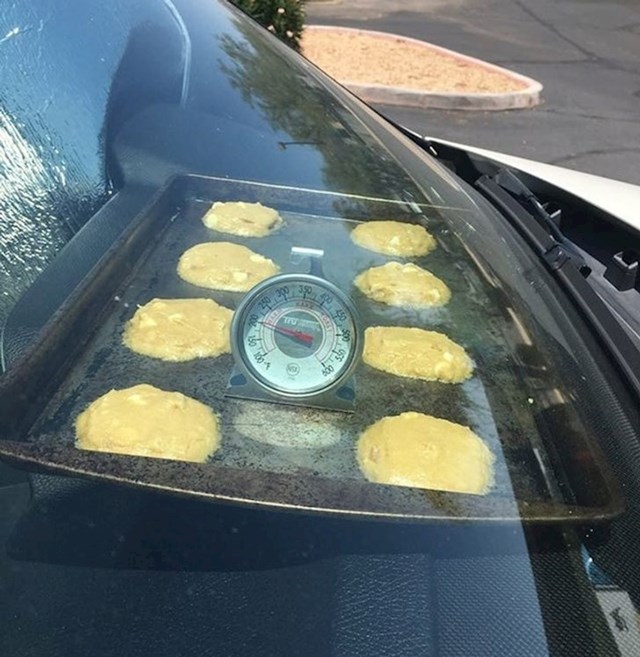 Kada je temperatura zraka visoka, iskoristite to da uštedite na električnoj energiji i ispecite kolače u autu!
