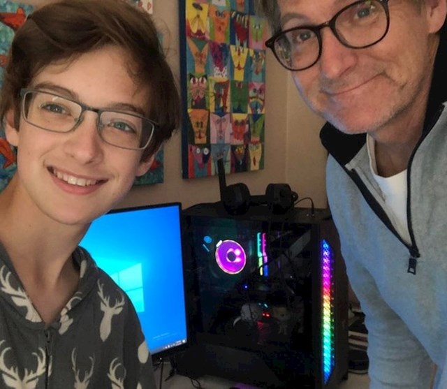15. Zajedno su izradili sinov prvi kompjuter kada mu je bilo samo 13 godina