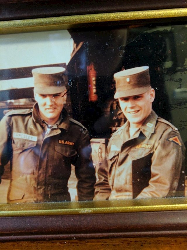 "Djed i kolega iz vojske- Elvis. Fotka je slikana negdje u Europi u doba Drugog svjetskog rata"
