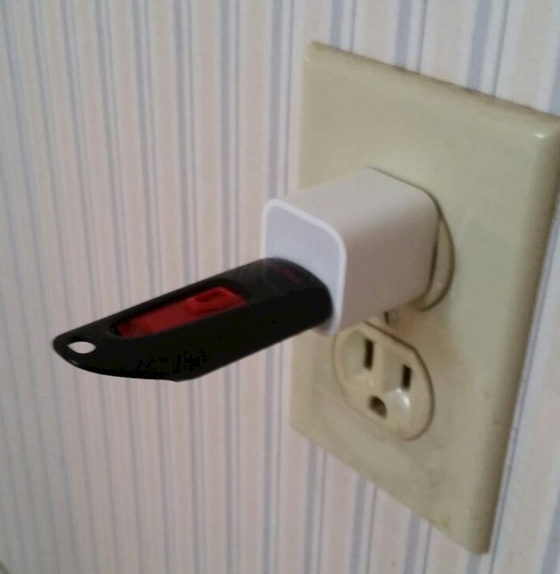 "Baki sam više puta napomenuo da se USB ne treba puniti"