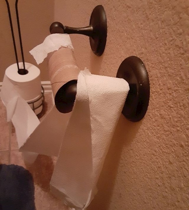 ... jer ovo je bilo lakše nego zamijeniti rolu!