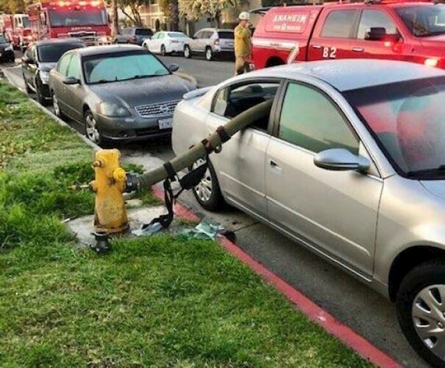 9. Pa ti parkiraj pored hidranta