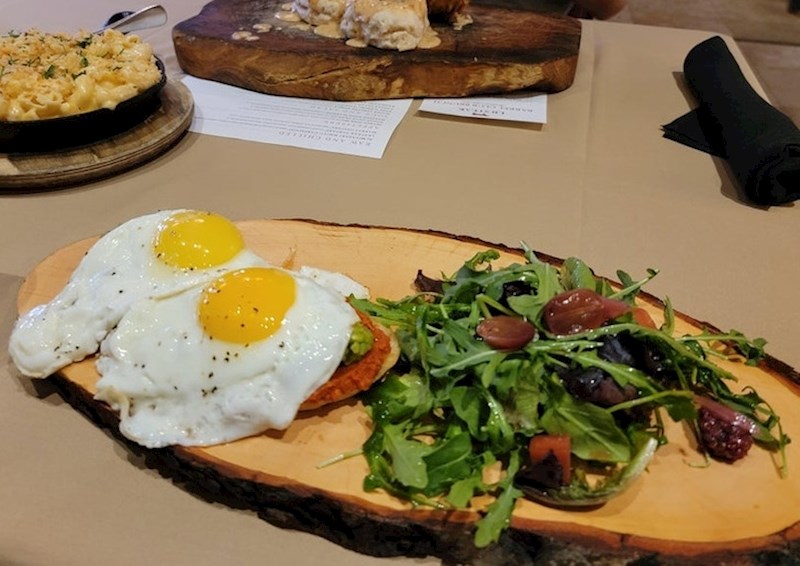 11. Bilo je zabavno hvatati žumanjak da se ne razlije...