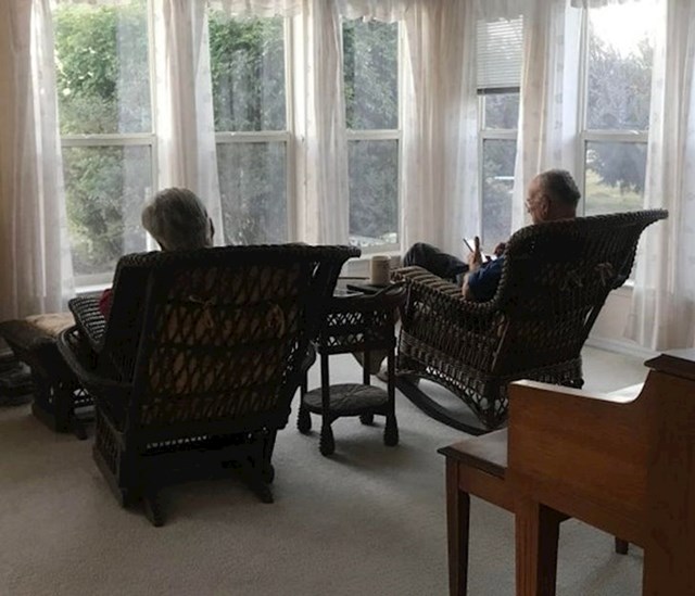 Ovaj stariji par dokazuje da je prava ljubav doista vječna i postoje ljudi koji još žive za onu prvu jutarnju kavu sa svojom drugom polovicom