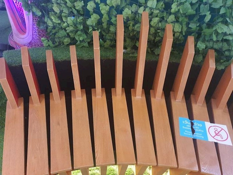 Poslije sjedenja na ovoj klupi možete ravno u fizioterapeuta