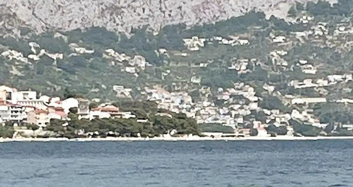 Turist kod Omiša nasmijao je tisuće na Fejsu, morate vidjeti kako se štiti od sunca
