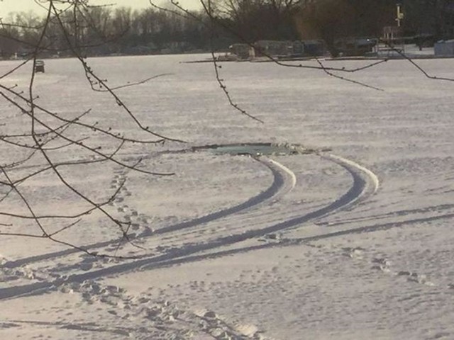 Vožnja po zaleđenom jezeru je uvijek loša ideja