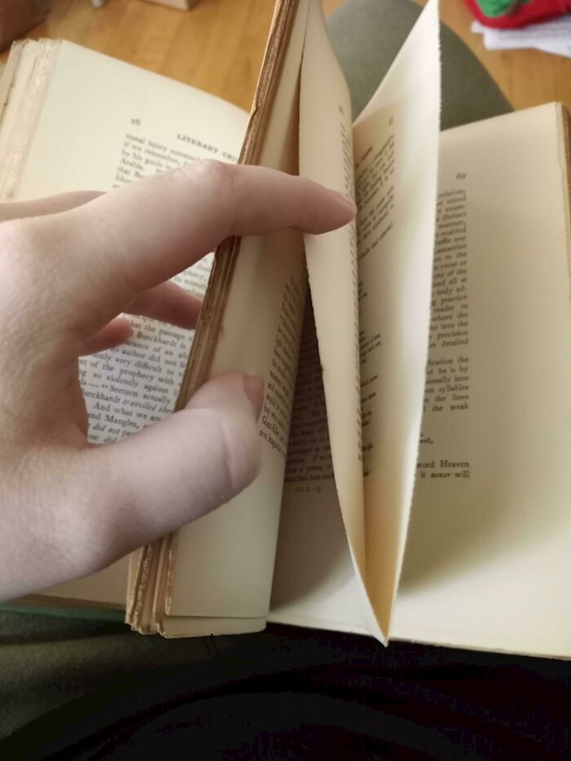 119 godina stara knjiga, nikad pročitana. Dokaz su stranice koje su još uvijek spojene u dnu