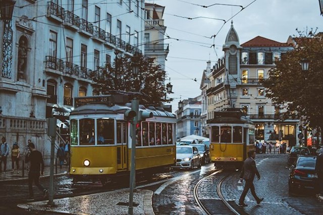 I jedno pravilo za koje bi ljudi pomislili da je logično, ali je toliko puta bilo napisano u raspravi- ne pričajte španjolski ako ste u Portugalu. Portugalcima to silno ide na živce!