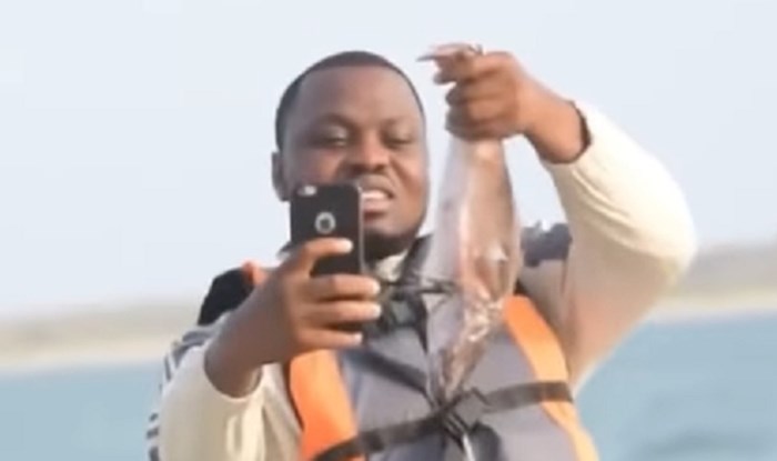 Htio se pohvaliti ulovljenom ribom, ali onda je učinio nešto urnebesno i postao hit na internetu