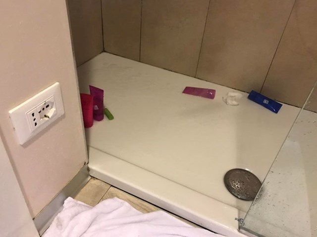 Utičnica u jednom hotelu u Italiji i nije baš najpametnije postavljena