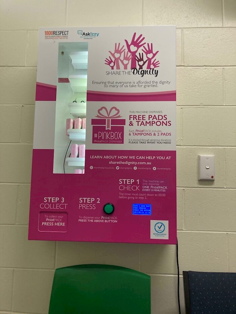 Prva pomoć za one dane u mjesecu koja je besplatna i na raspolaganju curama u jednoj američkoj školi