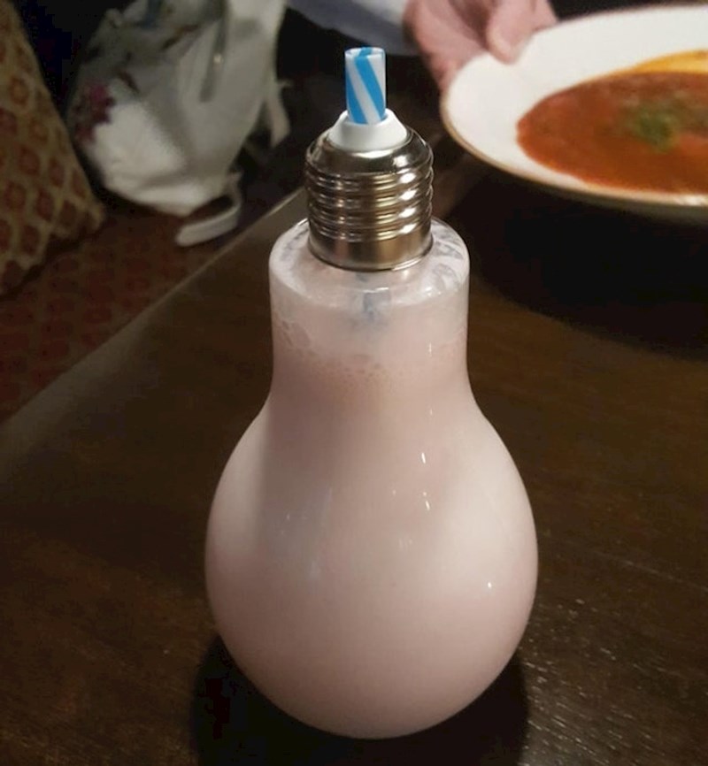 Shake serviran u žarulji