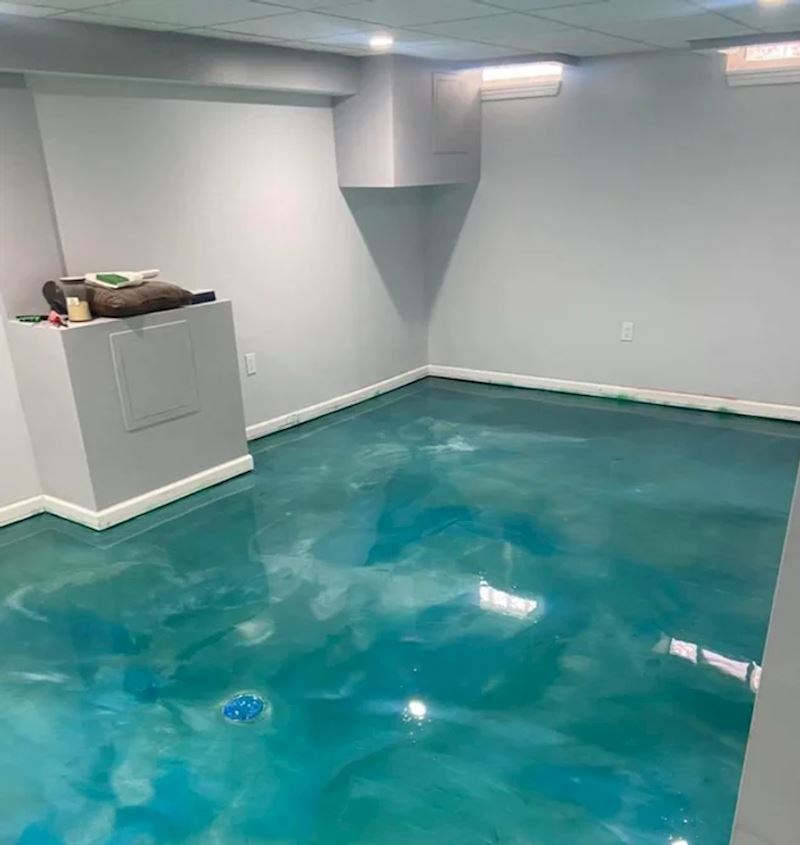 Ne, ovo nije unutarnji bazen. Ovo je pod napravljen od epoxy smole