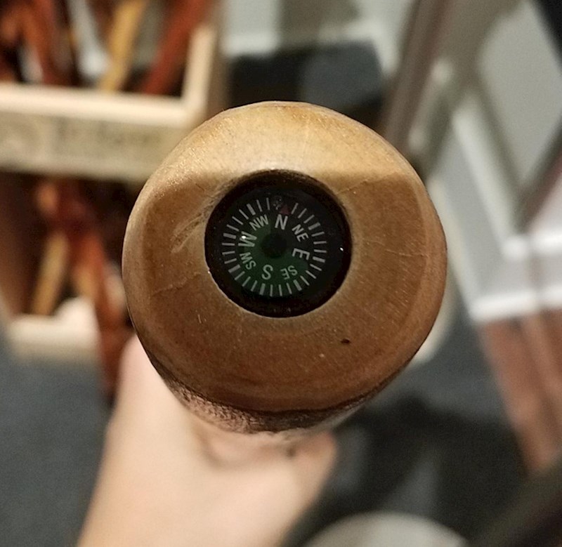 Štap za hodanje s kompasom!