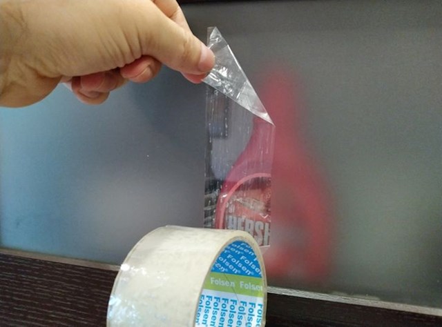 Selotejp pretvara mat staklo u prozirno, transparentno staklo