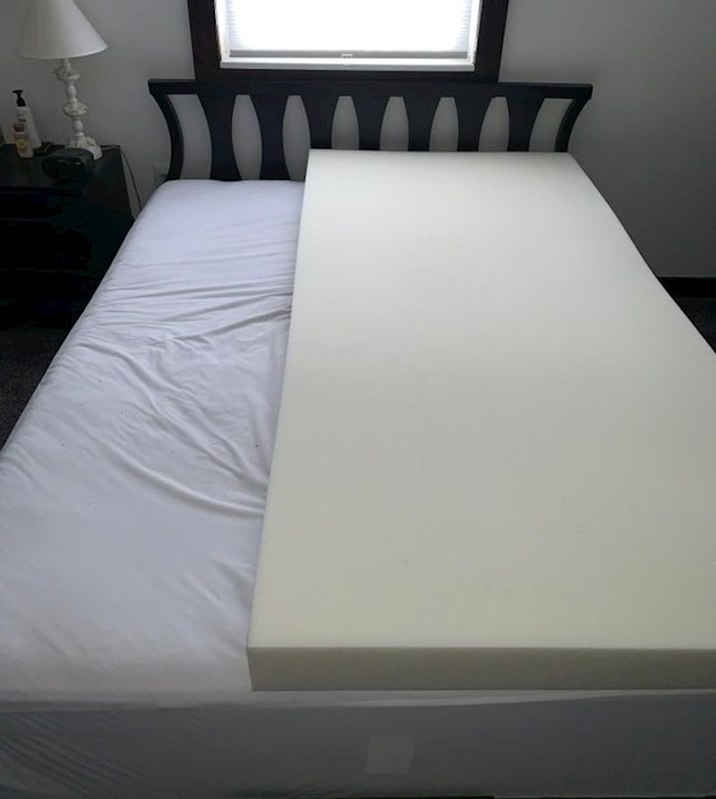 2. Muž je kupio nadmadrac samo za svoju stranu kreveta