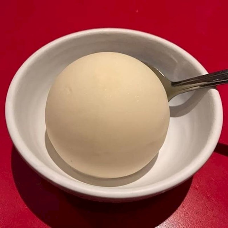 Dobro bismo promislili prije nego bi smazali ovu savršenu kuglu sladoleda!